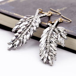 歐美時尚飾品新趨勢 水晶羽毛耳環的優雅魅力